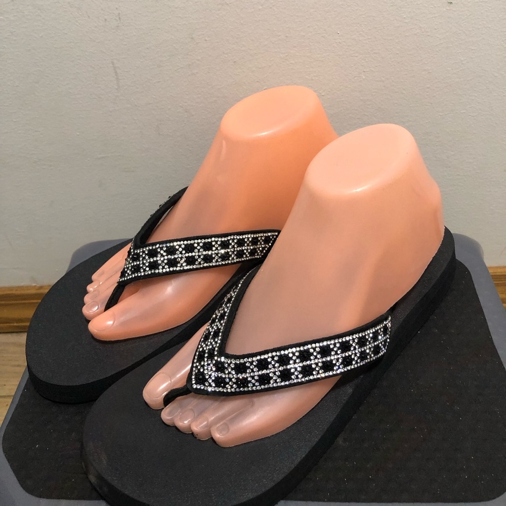Caribbean Cartel "yoga cushion" flip-flops rhinestone-embellished straps Sandals